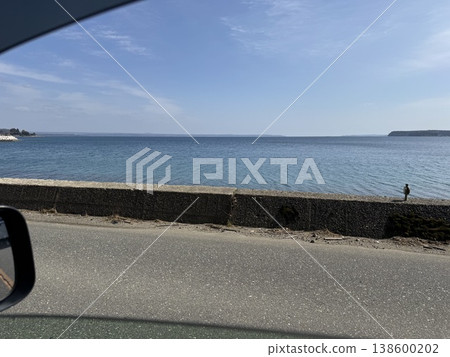 三月的海景,從車窗望出去。 *石川縣能登半島 三月的海景,從車窗望出去。 *石川縣能登半島 138600202