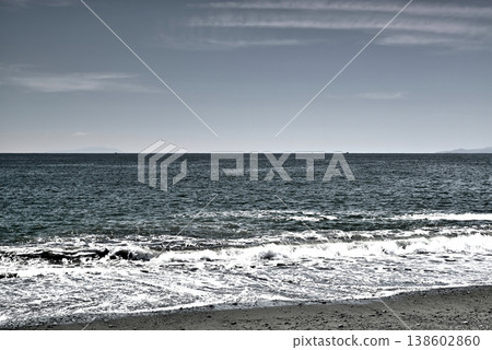 Kanagawa Prefecture, Sodegaura Beach in early spring, monochrome. Kanagawa Prefecture, Sodegaura Beach in early spring, monochrome. 138602860
