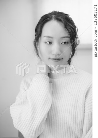 A daughter prays for her deceased loved one at home (black and white) 138603171