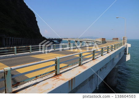 石部海上大橋，橫跨奧突海岸（靜岡縣靜岡市駿河區） 138604503
