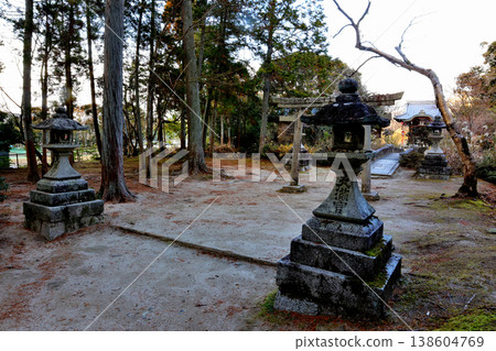 萬朱院天滿宮的鳥居與燈籠 138604769