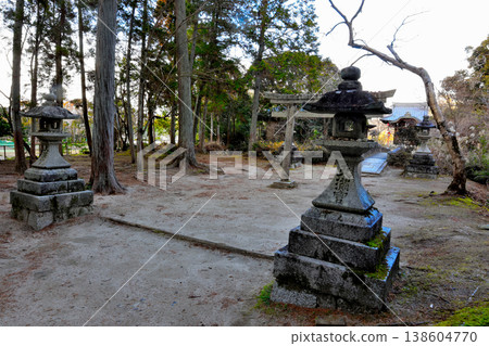 Torii gate and lanterns at Manshuin Tenmangu Shrine 138604770