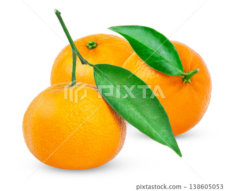 Ripe tangerine fruits with leaf. Fresh mandarin fruit with leaves on white background. Clementine fruits and leaves isolated. Ripe tangerine fruits with leaf. Fresh mandarin fruit with leaves on white background. Clementine fruits and leaves isolated. 138605053