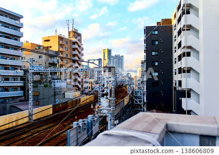 [Kanagawa] Springtime Yokohama: A view of the Keikyu Main Line tracks and the sunset sky from a building in Koganecho. 138606809