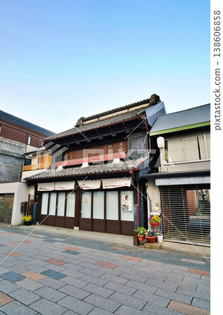 Koedo Kawagoe Ichiban-gai Shopping Street: A townscape of traditional storehouses 138606858