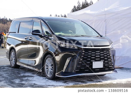 Car image: Luxury minivan, Lexus LM 138609516