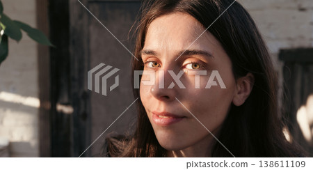 Young woman portrait in warm natural sunlight outdoors 138611109