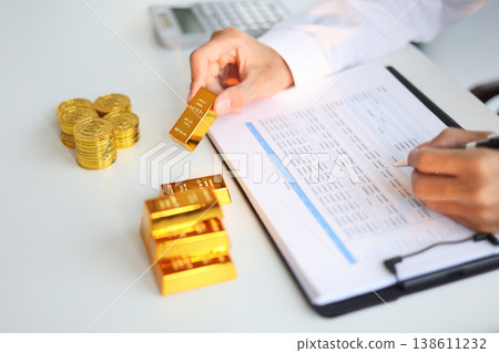 Gold Trading Businessman invest in trading gold, calculating profit price of buy and sell gold. Gold Trading Businessman invest in trading gold, calculating profit price of buy and sell gold. 138611232