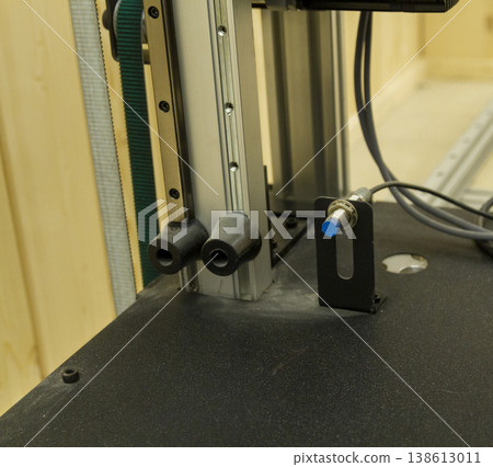 The device in the image is a vertical wall printer, a specialized inkjet printer designed to print directly onto vertical surfaces like walls The device in the image is a vertical wall printer, a specialized inkjet printer designed to print directly onto vertical surfaces like walls 138613011