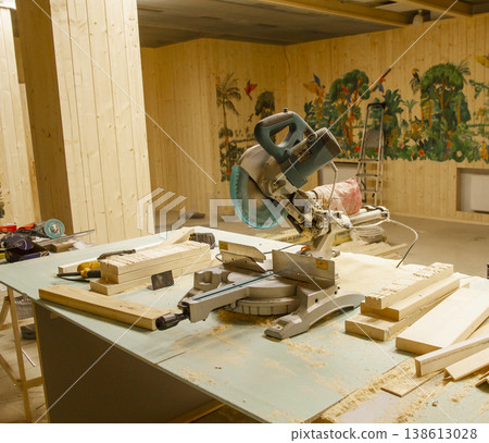 The image shows a compound miter saw. 138613028