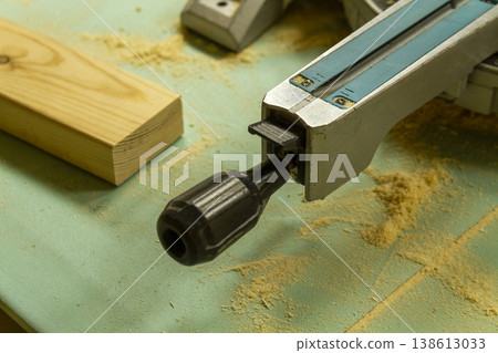 The image shows a compound miter saw. The image shows a compound miter saw. 138613033