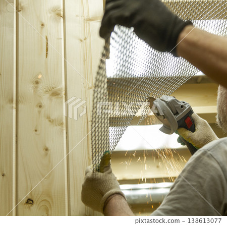 The item shown is an angle grinder being used to cut wire mesh 138613077