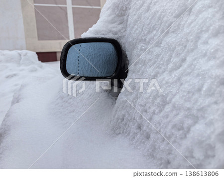 Snow blankets a parked car in harsh winter weather conditions Snow blankets a parked car in harsh winter weather conditions 138613806