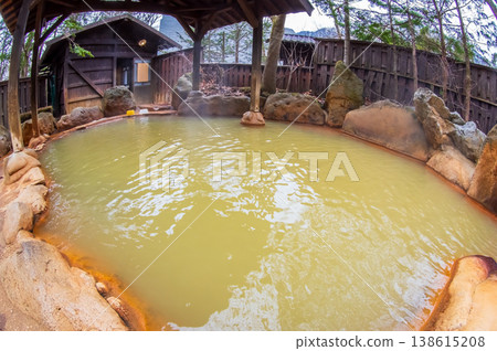 平湯之湯，位於奧飛驒溫泉鄉（岐阜縣高山市平湯町）的公共露天浴池 138615208