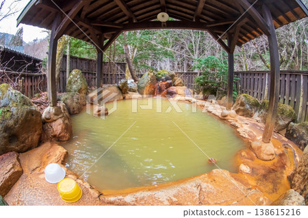 Hirayu no Yu, a public open-air bath in the Okuhida Onsenkyo area (Hirayu, Takayama City, Gifu Prefecture) 138615216