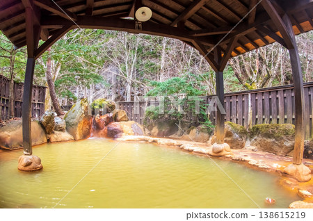 平湯之湯，位於奧飛驒溫泉鄉（岐阜縣高山市平湯町）的公共露天浴池 138615219