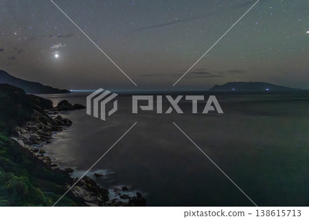 Night view of the East China Sea: Yakushima Island, where gods reside (Autumn) 138615713