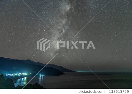 銀河，星空下的景色，神靈居住的屋久島（秋天） 138615739