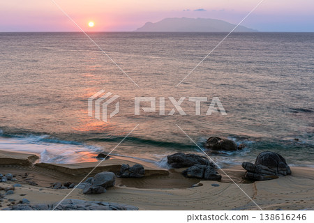 Sea turtle nesting grounds at Nagata Inakahama, Yakushima Island, evening view (autumn) Sea turtle nesting grounds at Nagata Inakahama, Yakushima Island, evening view (autumn) 138616246