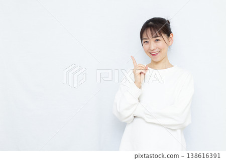 woman pointing finger woman pointing finger 138616391