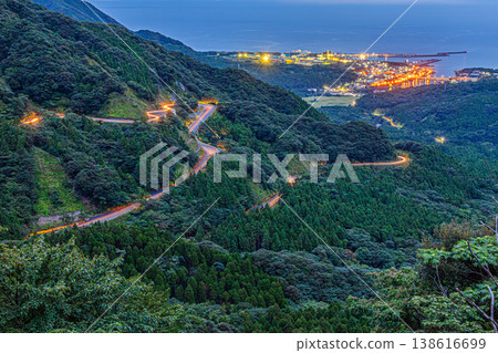 A breathtaking view before dawn: Yakushima, where gods reside (Autumn) A breathtaking view before dawn: Yakushima, where gods reside (Autumn) 138616699