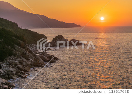 Sunset over the East China Sea, Yakushima Island where gods reside (Autumn) Sunset over the East China Sea, Yakushima Island where gods reside (Autumn) 138617628