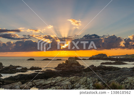 A breathtaking view at dawn: Yakushima, where gods reside (Autumn) 138618562
