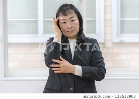 Think businesswoman 138618908