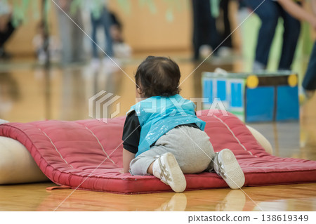 [Nursery school sports day obstacle course] 138619349