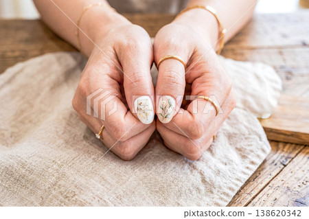 nail  138620342
