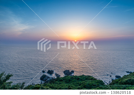 Sunset over the East China Sea: Yakushima Island, where gods reside (Spring) Sunset over the East China Sea: Yakushima Island, where gods reside (Spring) 138620518