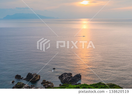 Sunset over the East China Sea: Yakushima Island, where gods reside (Spring) Sunset over the East China Sea: Yakushima Island, where gods reside (Spring) 138620519
