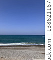 Waves crashing onto a rocky shore (2) 138621167