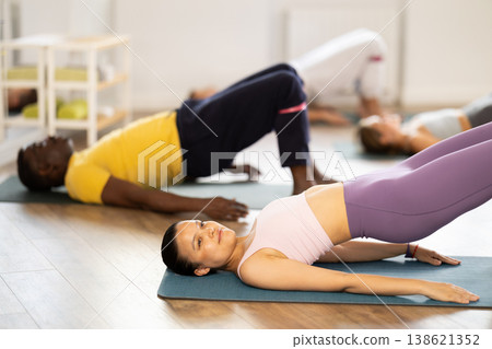 Abdominal and leg muscle training using resistance bands in Pilates classes for athletes Abdominal and leg muscle training using resistance bands in Pilates classes for athletes 138621352