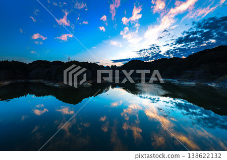 Spring at Nunome Dam, 2026: The ever-changing sky and lake surface, the setting sun on the opposite shore and the beautiful sunset sky ③ Spring at Nunome Dam, 2026: The ever-changing sky and lake surface, the setting sun on the opposite shore and the beautiful sunset sky ③ 138622132