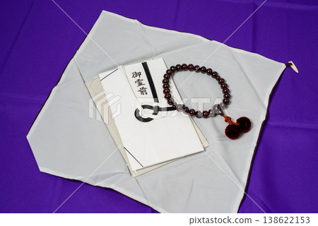 Condolence money, image of a funeral: an offering or cash made with feelings of remembrance for the deceased, who was a close friend. 138622153