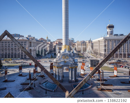 [烏克蘭] 從首都基輔的山頂眺望獨立廣場和歷史悠久的城市景觀。 138622192