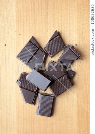 70% cocoa broken chocolate, high-cocoa chocolate 70% cocoa broken chocolate, high-cocoa chocolate 138622686