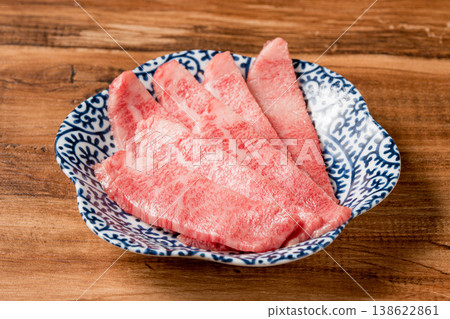 烤豬肋排:日式燒烤中一道經典且受歡迎的牛肉料理。 烤豬肋排:日式燒烤中一道經典且受歡迎的牛肉料理。 138622861