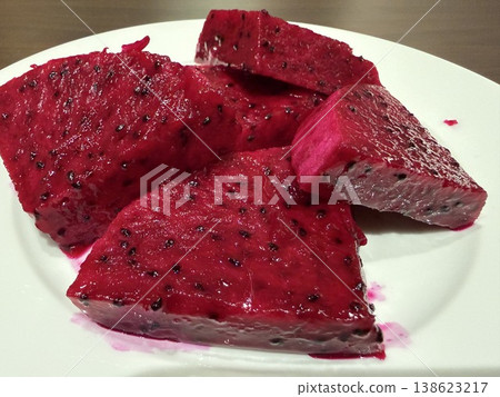 切好的熟火龍果 切好的熟火龍果 138623217