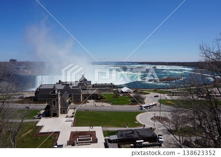 西式建築及湖泊 138623352