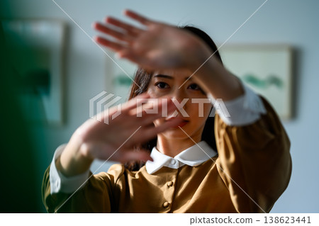 The woman raised her hand in front of her to refuse. The woman raised her hand in front of her to refuse. 138623441