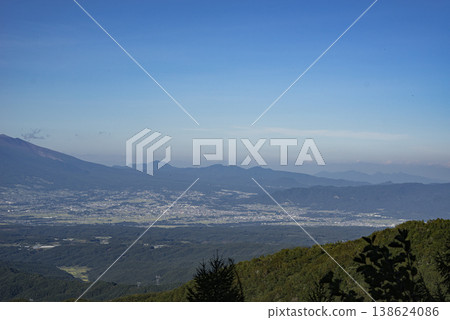 夏日淺間山景色及長野縣佐久市街景 夏日淺間山景色及長野縣佐久市街景 138624086