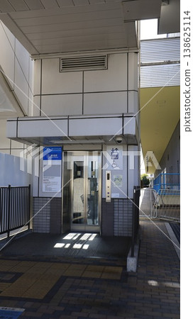 Yurikamome Line, Aomi Station, elevator exit (Exit 1B) 138625114