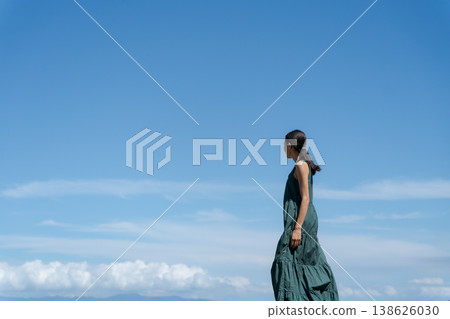 看著天空的女人 看著天空的女人 138626030