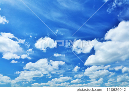 夏天藍天和雲彩 夏天藍天和雲彩 138626042