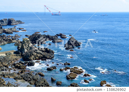 A salvage vessel is towed by two tugboats off Cape Shionomisaki, the southernmost point of Honshu, in Wakayama Prefecture. 138626902