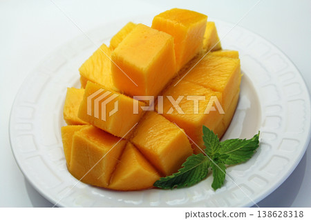 Mango cut 138628318