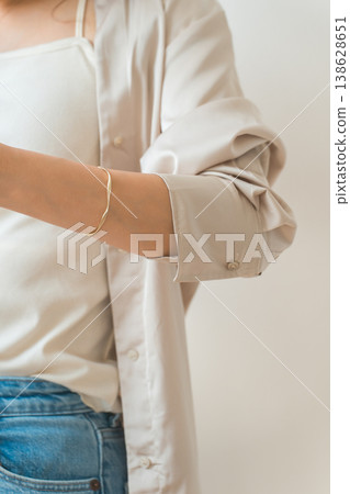 Upper body of a female model wearing a bracelet Upper body of a female model wearing a bracelet 138628651