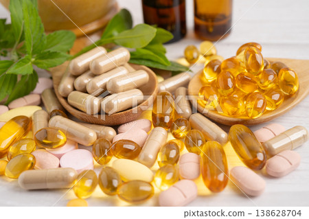 Fish oil vitamin with EPA and DHA,Alternative medicine herbal organic capsule with vitamin E omega 3. Fish oil vitamin with EPA and DHA,Alternative medicine herbal organic capsule with vitamin E omega 3. 138628704